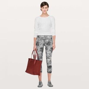 Lululemon Wunder Under Crop High-Rise Full-On Luxtreme 21" Size 4 EUC